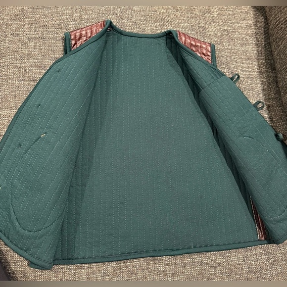 Kids Quilted Vest with Pockets - Picture 3 of 6